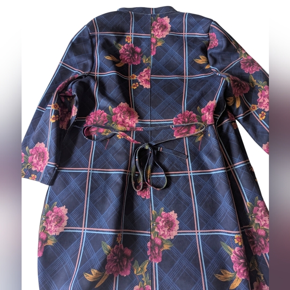 Two Piece Floral Plaid Suit - Picture 6 of 9